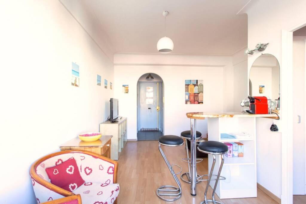 Nice Center - Bright Studio Balcony Wifi & Aircon Daire Dış mekan fotoğraf